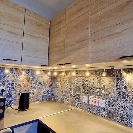 Sunny 2br Heart Of Apartment *