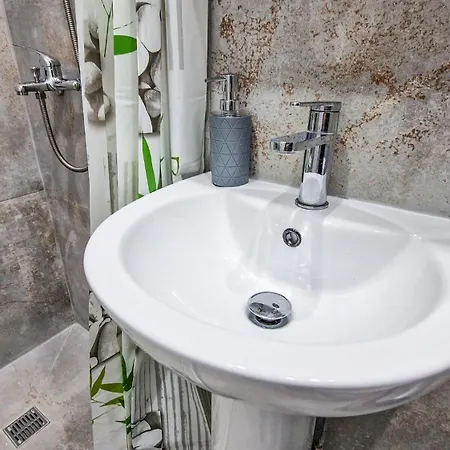 Sunny 2br Heart Of Apartment Larnaca