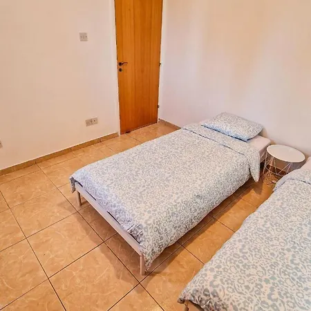 Sunny 2br Heart Of Apartament