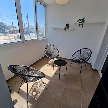 Sunny 2br Heart Of דירה *